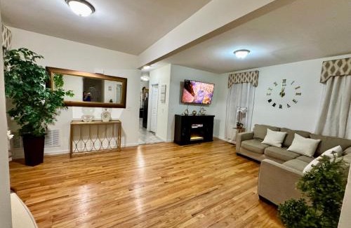 Elizabeth Apartment | Private 1st floor Apartment - Only 5 min Away from Newark Airport and 30 min to NYC
