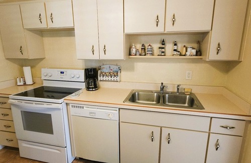 Ocean Shores House | Private 2/1 Beachside Home - Clean - Pet Friendly
