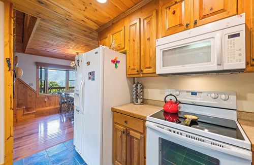 Cranberry Falls Cabin | Private 2 Bd 2 Ba Cabin Views, Hot Tub, Near Parkway, King Master
