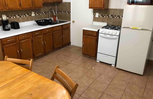 Perth Amboy House | Private 2 bedroom and 1 bathroom house in a quiet area and convenient to NYC bus/train