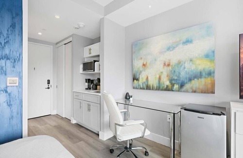 Mott Haven Hotel | Private, 2 Full Beds, Kitchenette+Work Desk, NYC