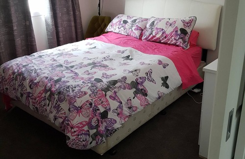 Noarlunga Downs Bed & Breakfast | Private 2BR unit 4 beds free wifi & netflix & parks wine/beach