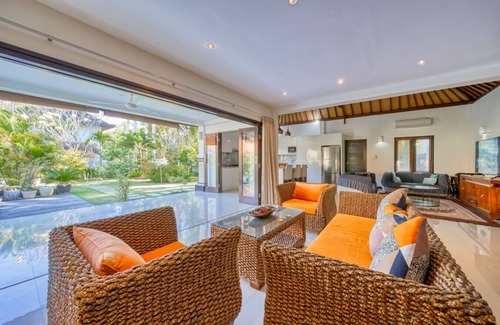 Abang Apartment | Private 2BR Villa w/Pool & Gym Near Amed Beach
