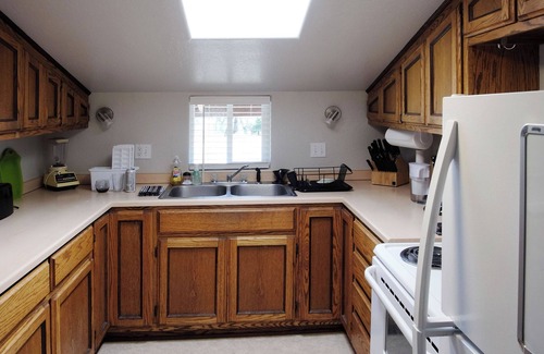 North Lakeport Apartment | Private 2nd Floor apartment on 4 acres across the street from Clear Lake.
