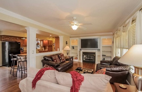 Millersville House | Private 3 Acre Home North Nashville with Hot Tub