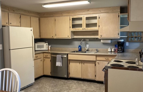 Cedarville House | Private 3 Bedroom Ranch: Walk to Cedarville University