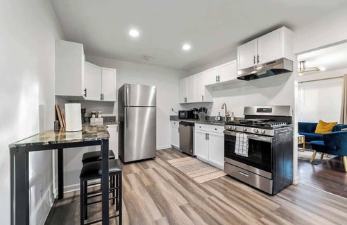 Bolingbrook House | Private 3BR w/Backyard | LCP Collection