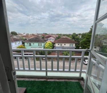 Tha Raeng House | Private 3rd Floor Room