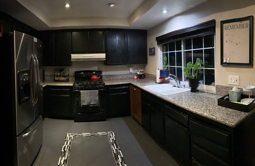 Thousand Oaks House | Private 4+ 2.5 near shops & restaurants with a pool & spa!