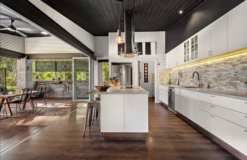 Ellalong House | Private 4 Bedroom with outdoor SPA, 10mins to Wineries