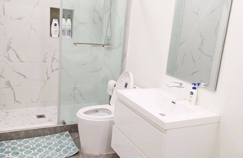 Monterey Park House | Private Access Big Master Suite
