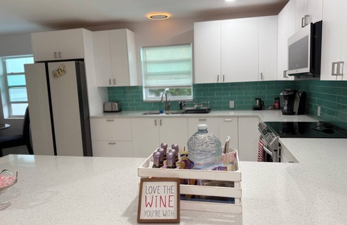 Lake Worth House | Private All Inclusive - Coconut Trail Resort with Pool, hot tub & Brunch,