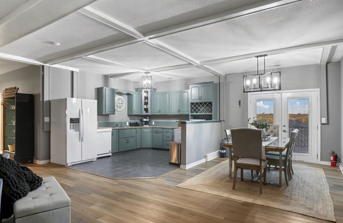 Ashland House | Private! And 1 mile from Safari Park, SAC Museum, Mahoney St Park, Golf