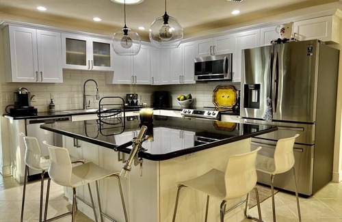 Palm River Estates House | Private and Peaceful Home