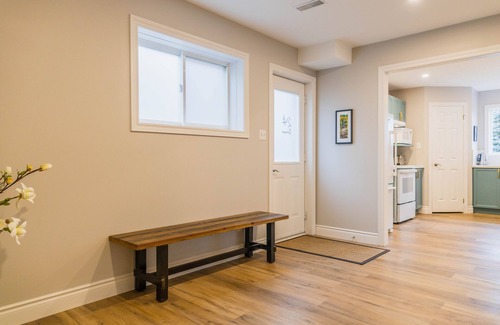 Barrie Apartment | Private and spacious 1 bedroom suite with hot tub