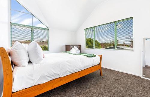 Greenlane - Ellerslie House | Private and sunny 3-bedroom home with parking