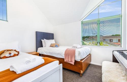 Greenlane - Ellerslie House | Private and sunny 3-bedroom home with parking