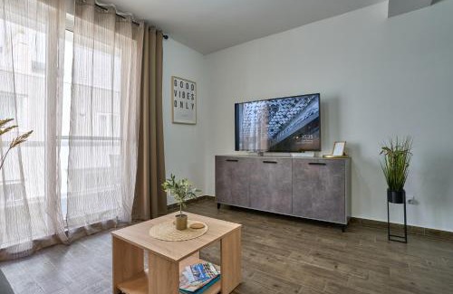Gzira Apartment | Private Apartment minutes to Sliema Malta, 2 AC's, Netflix
