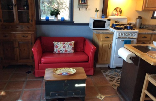 Eagle Rock House | Private back house for rent in beautiful Glendale!
