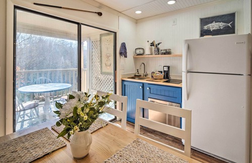 Lake Lure Apartment | Private Balcony & Pool Access: Lake Lure Studio!