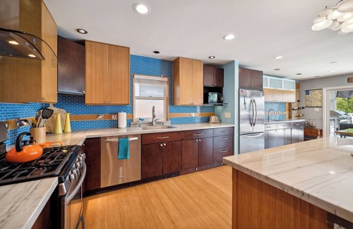 Discovery Bay House | Private Bay Mins to Fast Water! Spa!