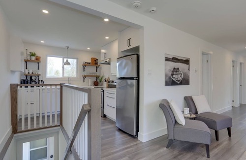 The Blue Mountains Cottage | Private Beach Access with many 5-star reviews!