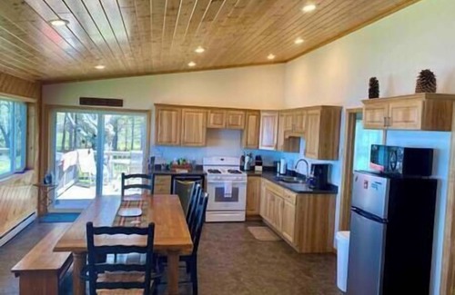 Ironwood Cabin | !Private Beach Access! ~Cozy Lake Superior Cabin