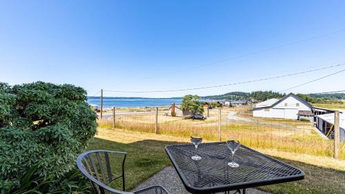 Maxwelton House | Private Beach Access Water Views Sleeps 18 Historic 6BDR Farmhouse w Deck
