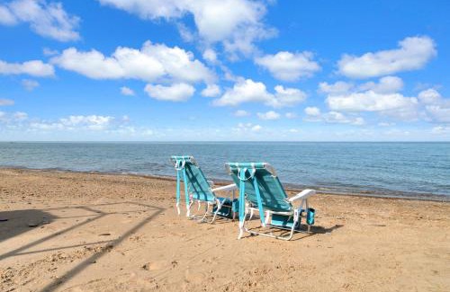 Richmondville House | Private Beach and Sauna Lakefront Deckerville Home!