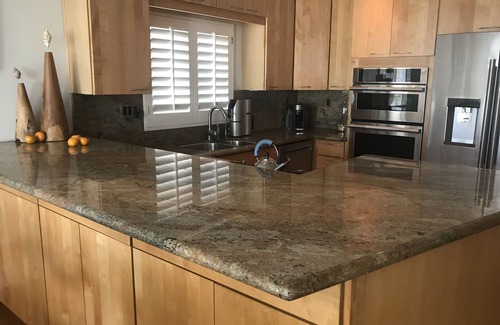 Surfside House | PRIVATE BEACH LIVING IN SEAL/HUNTINGTON BCH AREA-50' FROM SAND