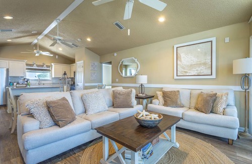 Alligator Point House | Private Beachfront w/Sauna, Hottub, Golf Cart, Kayaks, Paddle Boards & Bikes +