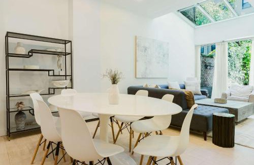 Turtle Bay House | Private Beautiful Townhome w Zen Garden