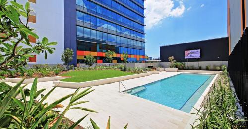 Fortitude Valley House | Private Bedroom & Bathroom in Shared Inner Brisbane Apartment