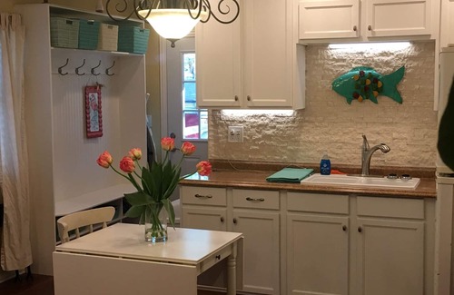 Grand Prairie Apartment | Private bungalow in DFW