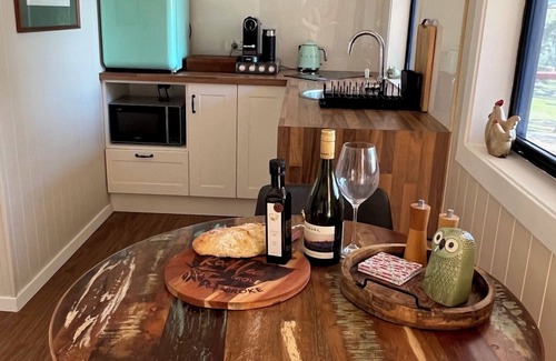 Broke Cabin | Private bush retreat in Hunter Valley Wine Country.