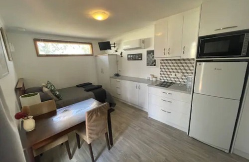 Greenways Landing Cabin | Private Cabin, Modern styled self contained in a peaceful area.