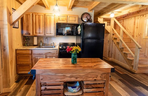 Seaman Cabin | Private cabin on 80 acre farm in Adams County Ohio
