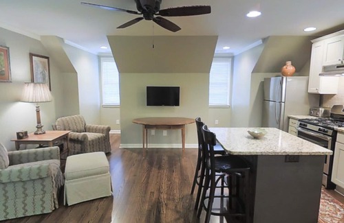 Roswell Cottage | Private Carriage House n 5 miles to Ameris Amphitheater nWalkable to Canton st
