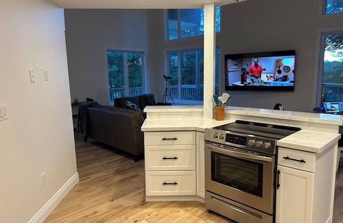 Asphodel-Norwood Ski Chalet | Private Chalet Retreat. Close to amenities. Very Roomy & Pet-Friendly!