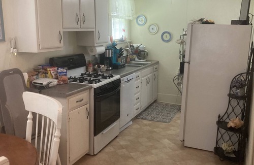 Rosewood Apartment | Private Charleston SC themed cooks kitchen 1 bed 1 bath apartment Columbia SC