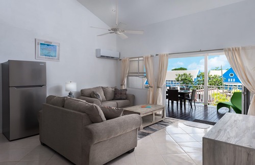 Weston Apartment | Private Condo, Sea View & Walk To The Beach!