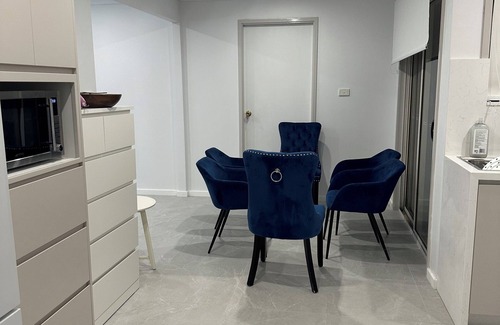 Hinchinbrook House | Private, cosy and friendly home for family or group of friends.