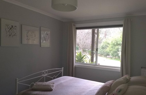 Sutton Forest Bed & Breakfast | Private, cosy queen room w ensuite (pet friendly)