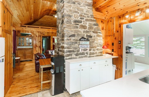 Algonquin Highlands House | Private Cottage with a Loft on a 3 Lake Chain *Includes a Bunkie*