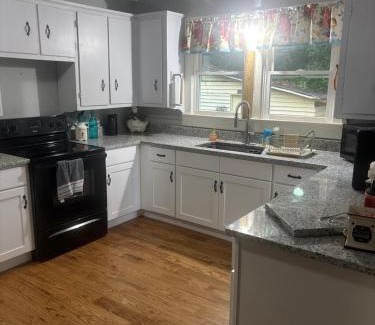 Clemmons House | Private Cottage in Rural Clemmons