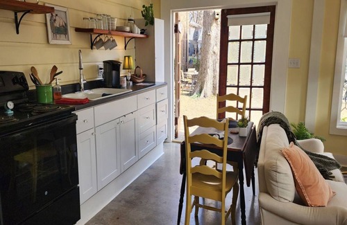 Downtown Little Rock Cabin | Private Cottage in Historic Downtown