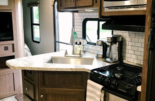 Greenwood House | Private Cozy Camper on Farm + Close to Beaches/DE Turf