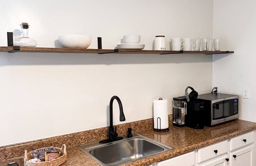 Disston Heights Apartment | Private cozy Suite/BEACH within 5 miles