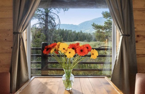 East Glacier Park Cabin | Private, Cozy cabin overlooking Glacier Park w/top rated restaurant on site