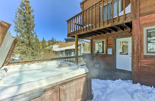 Wildernest House | Private Deck and Hot Tub Silverthorne Home!